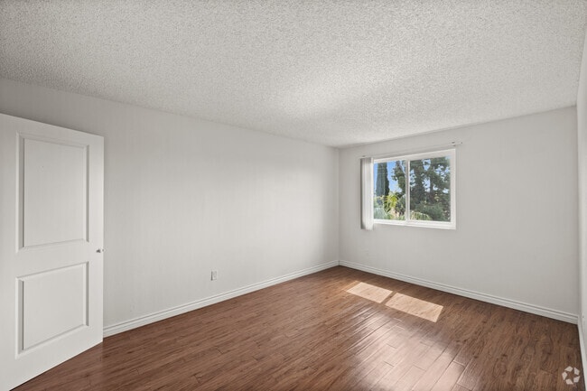 2BR, 2BA - 988SF - Primary Bedroom - Casa Granada