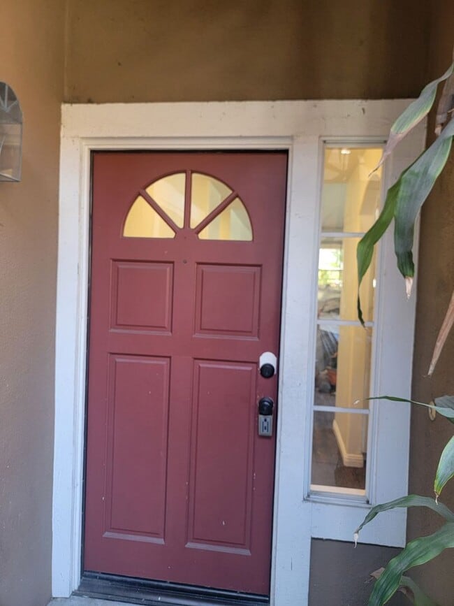 Ground Level 2 Bed/2 Bath Condo - Ground Level 2 Bed/2 Bath Condo