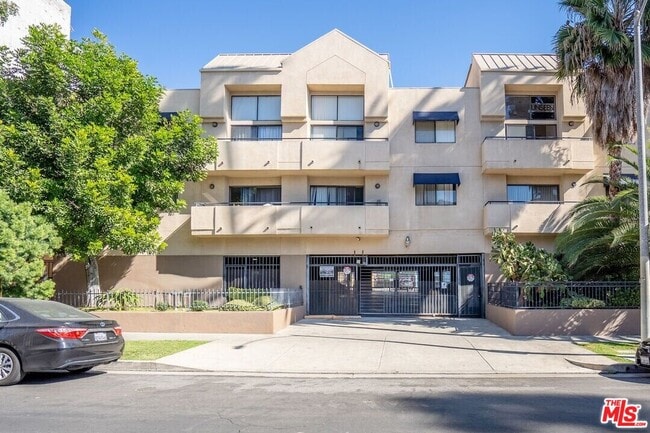 Photo - 326 S Manhattan Pl Condo Unit 103