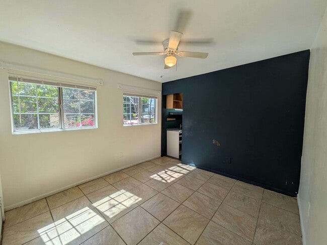 Photo - 9401 Notre Dame Ave