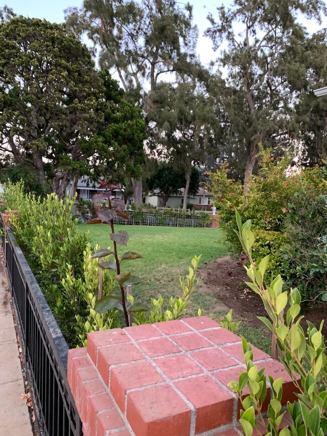 Building Photo - 1102 Centinela Ave