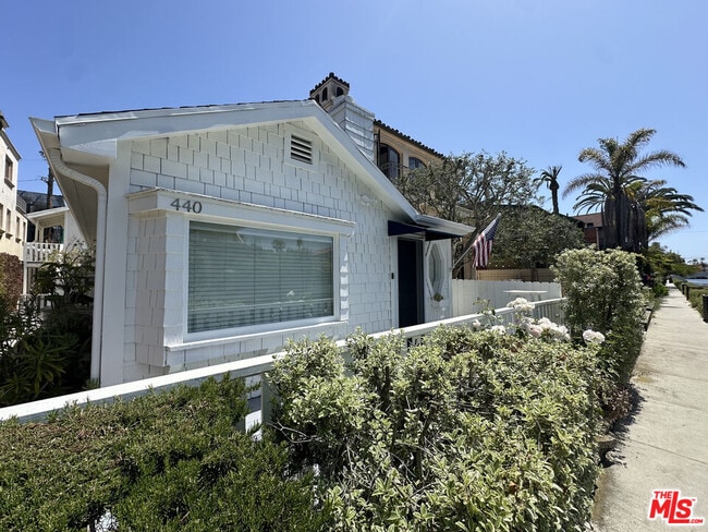 Photo - 440 Howland Canal Unit 1