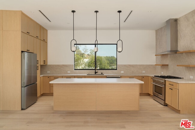 Photo - 1931 Sunset Plaza Dr