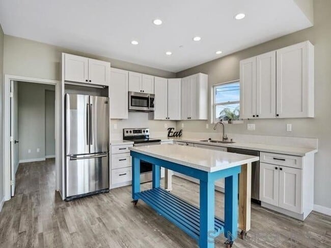 Building Photo - HAW - Herman Ave Unit 3685