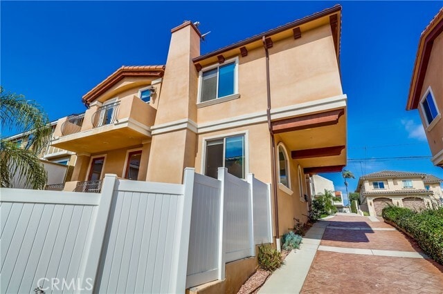 Photo - 1902 Marshallfield Ln