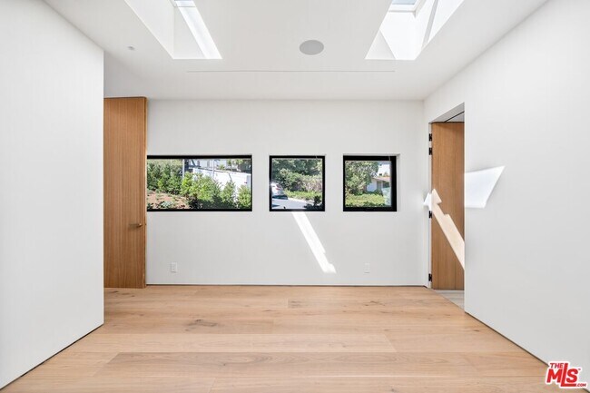 Photo - 2501 Banyan Dr