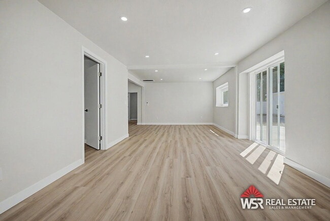 Photo - 3625 Everest Ave