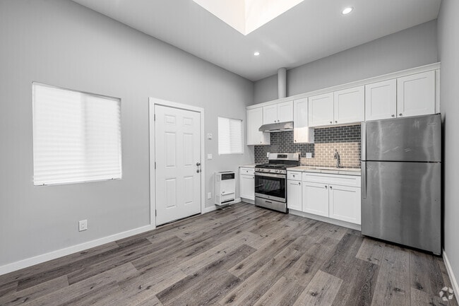 1BR, 1BA - 400SF - Dining Room - Sweet Spot Alert! Cozy 1 Bed in the Heart of LA