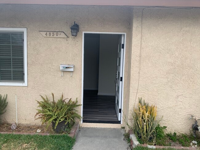 Building Photo - 4850 Santa Ana St Unit 4850 Rental