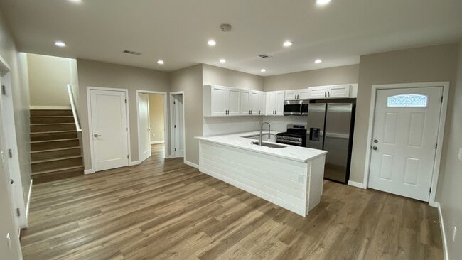 Building Photo - NEW (2023)!! 4BD/2BA on 62nd!!