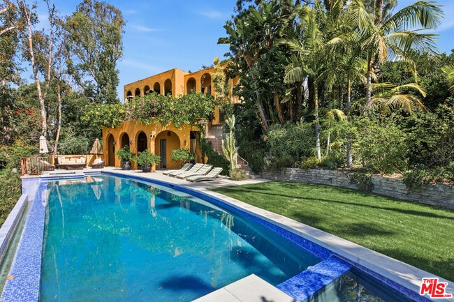 Building Photo - 6203 Temple Hill Dr