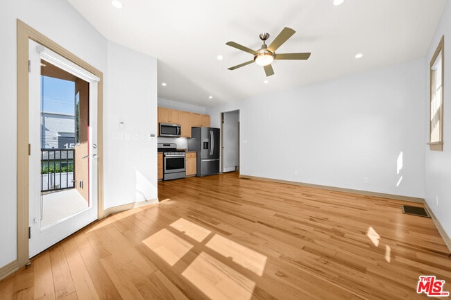 Photo - 9056 Hubbard St
