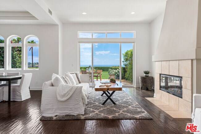 Photo - 23929 De Ville Way