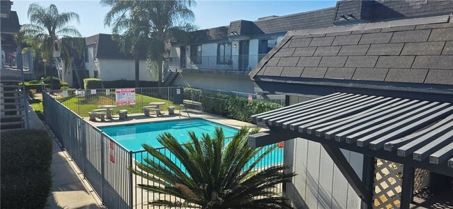 Photo - 1319 Oakwood Dr W Unit 6