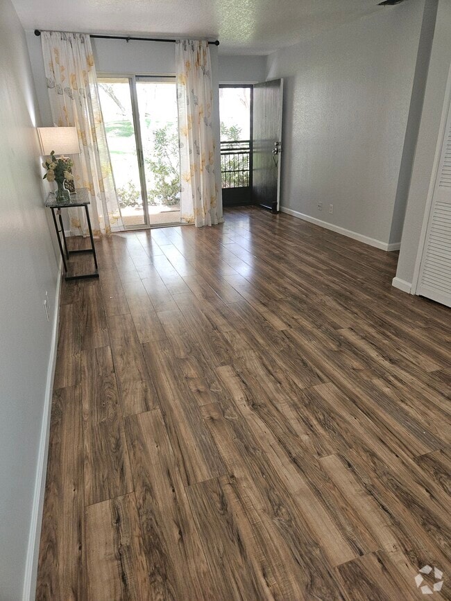Building Photo - 2809 Los Felices Cir E Rental