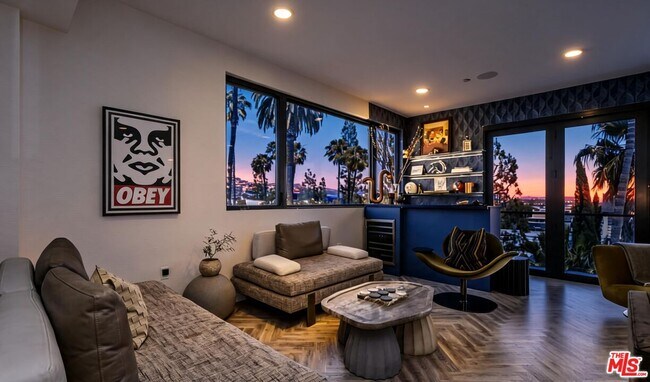 Photo - 137 N Doheny Dr Unit 2