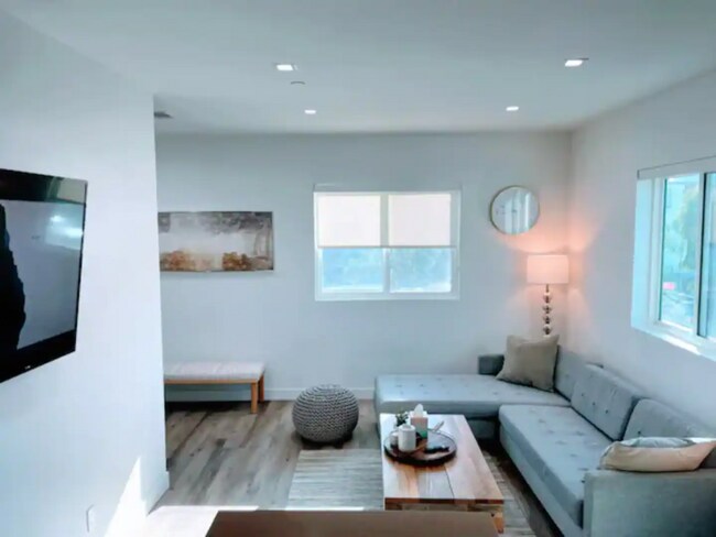 Photo - 2335 S Crenshaw Blvd Unit 2335