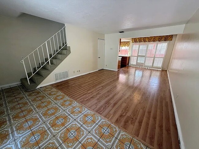 Photo - 1134 W Huntington Dr