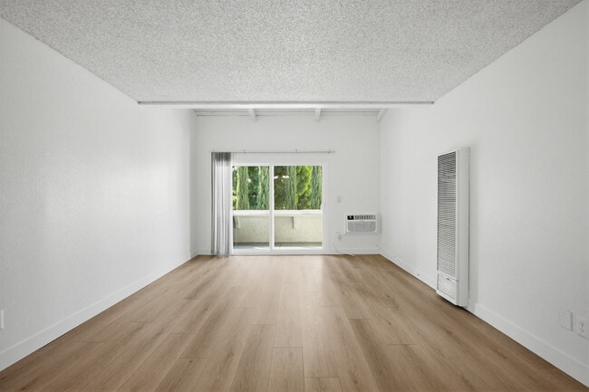 Unit 218 - VIVA Apartment Homes