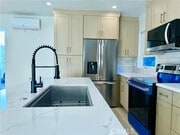 Photo - 22404 Vanowen St