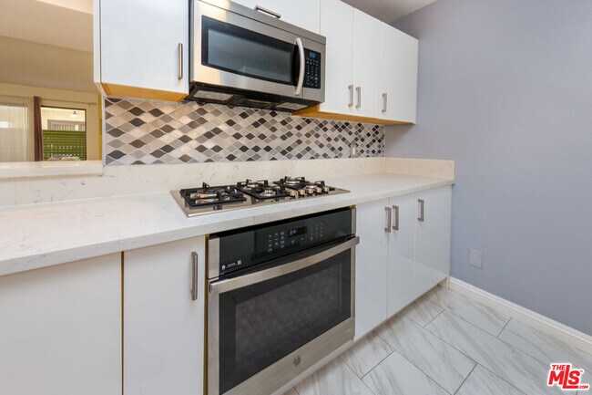 Photo - 5848 Hazeltine Ave Unit 10