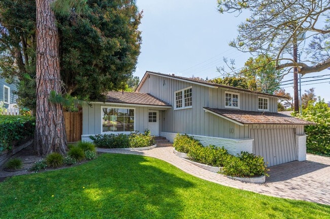 Building Photo - Valmonte 3 bed/3 bath Home plus guest house.