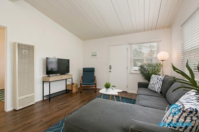 Photo - 4323-4333 Gresham St - 1405 Grand Ave