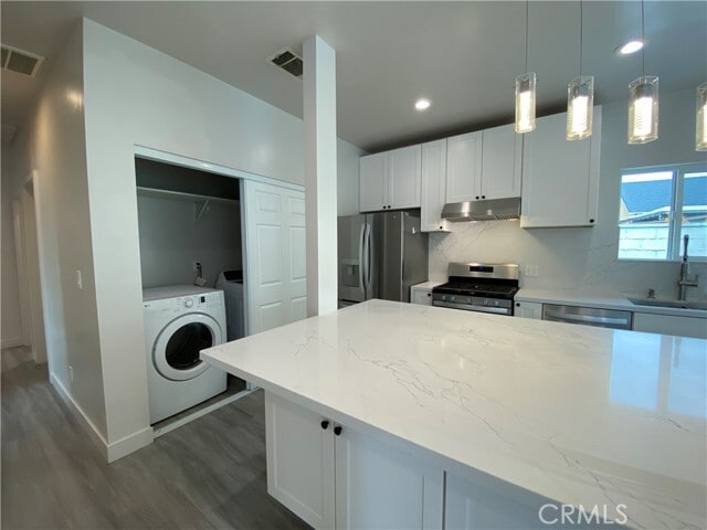Building Photo - 1653 W Chateau Pl
