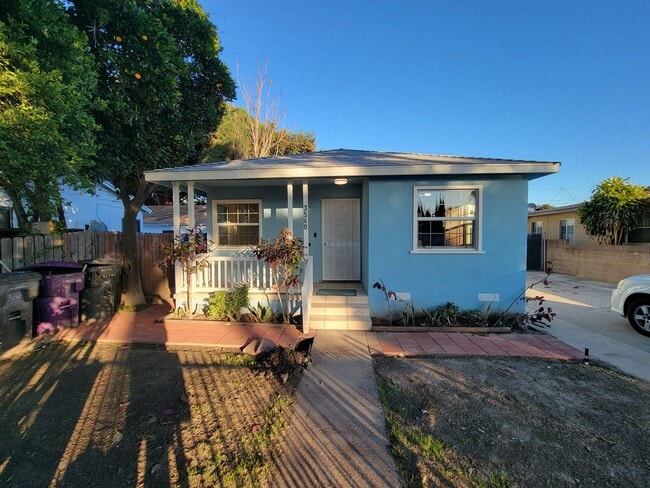 Renovated 3 Bed, 2 Bath 1122 Sqft front un... - Renovated 3 Bed, 2 Bath 1122 Sqft front un... Townhome