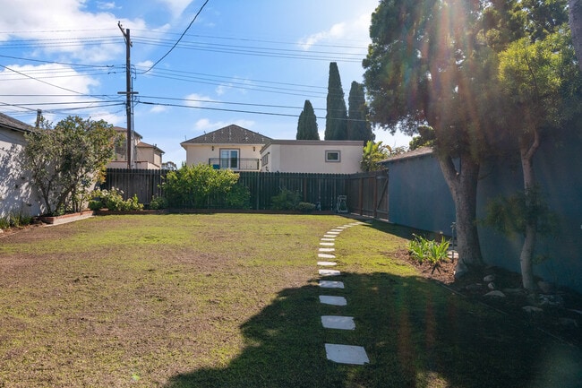 Large enclosed backyard - 2451 22nd St