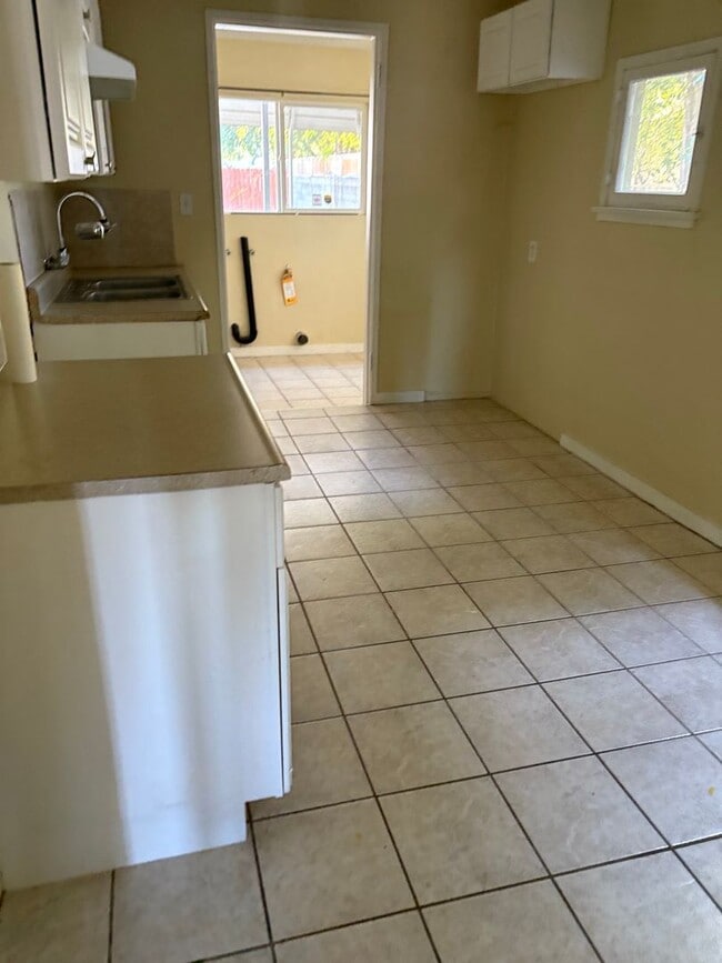 Photo - FOR RENT!! AVAILABLE 12/20/2025