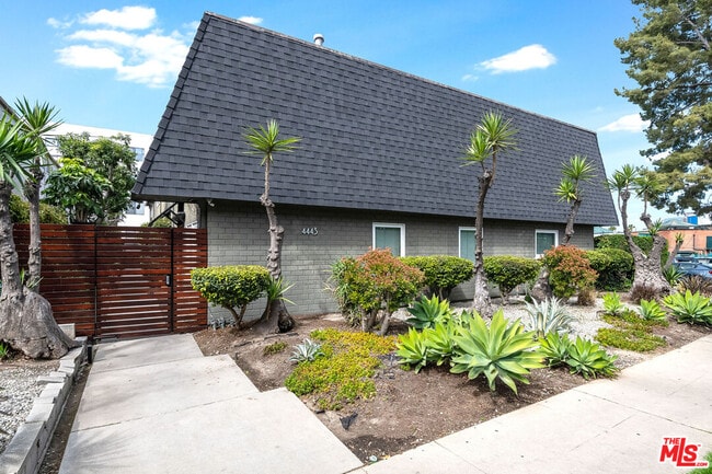 Photo - 4443 Saugus Ave Unit 3