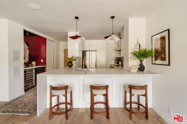 Building Photo - 999 N Doheny Dr Unit 1003