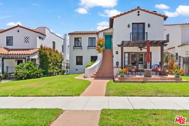 Building Photo - 284 1/2 Granada Ave Unit 1