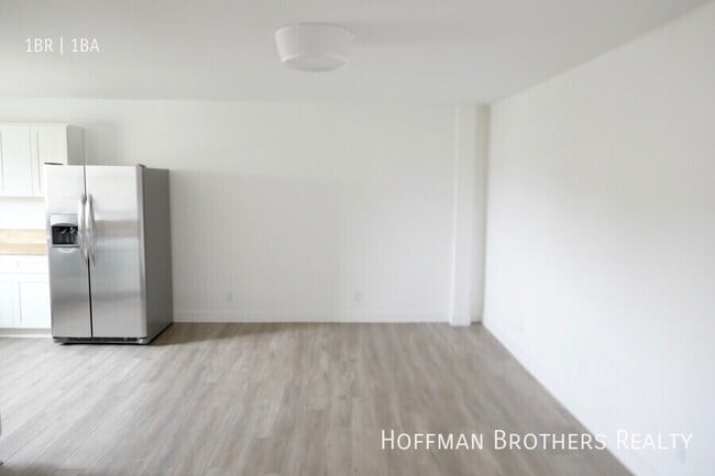 Photo - 925 1/2 W 41st Dr Unit A