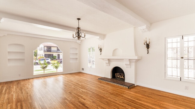 Photo - 1063 S Genesee Ave
