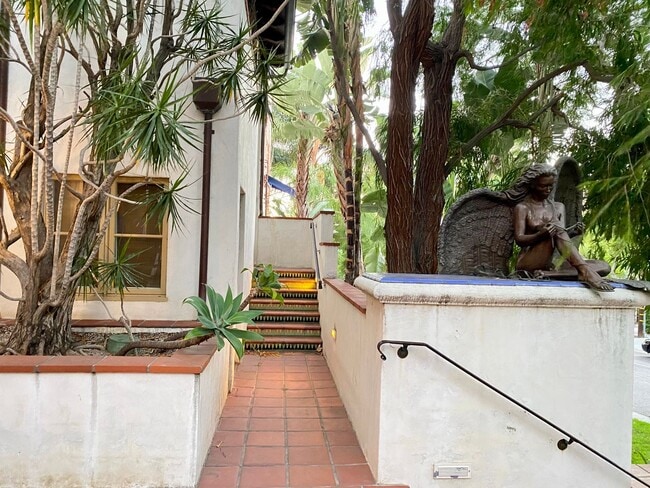 Photo - 1414 N Harper Ave Unit 7121 - APT 16