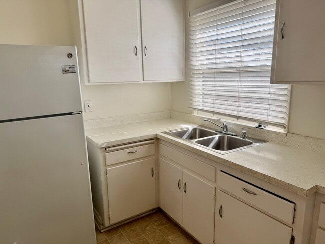 Photo - 3043 Vancouver Ave Unit 3043