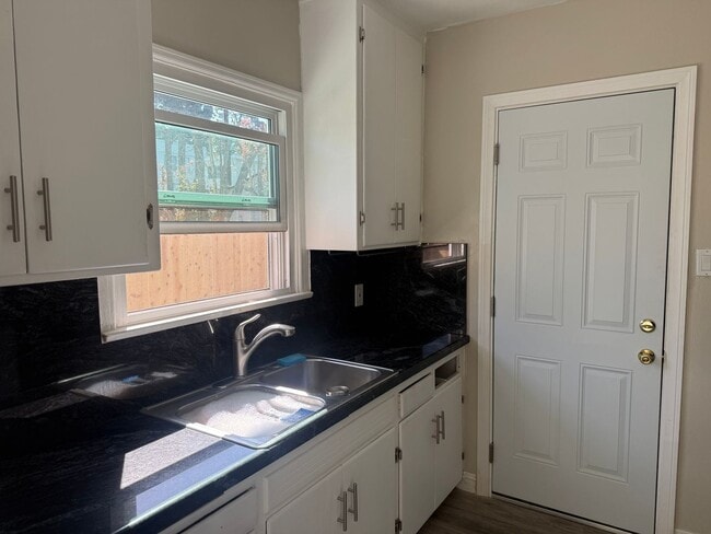 Photo - Charming 2 Bedroom Home in Coastal Oceanside Call 6 1 9 8 8 8 5 5 5 4