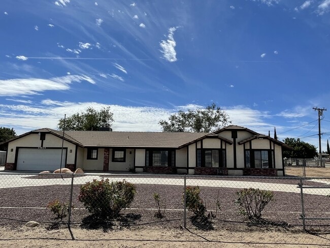 Building Photo - 14625 Live Oak St