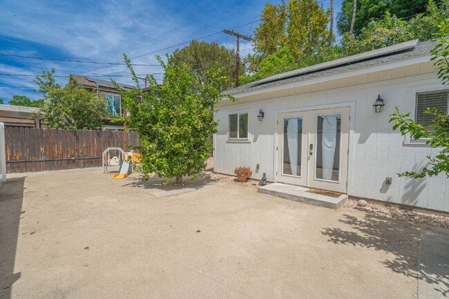 Photo - Studio ADU – Private Yard & Modern Finishes! Unit ADU