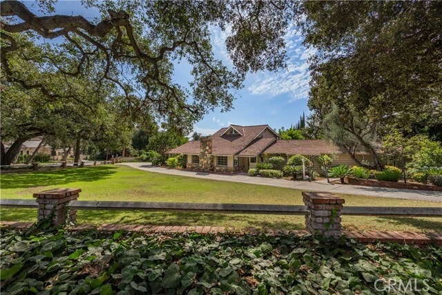 Photo - 1004 Singing Wood Dr