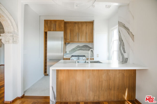 Photo - 1302 N Sweetzer Ave Unit 402