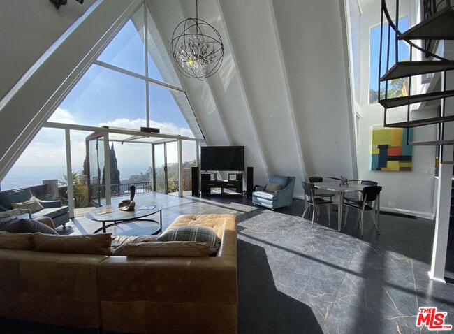 Photo - 2144 Sunset Plaza Dr