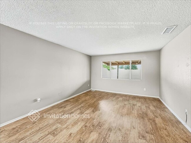 Photo - 5651 Louise St