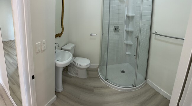 Building Photo - 5754-5760 Melrose Ave