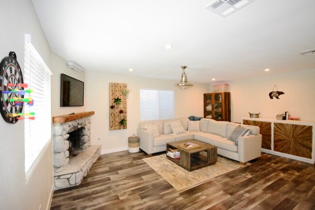 Photo - 921 W Aeroplane Blvd