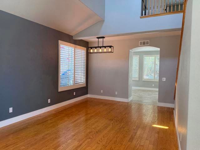 Photo - 1047 Cottage Way