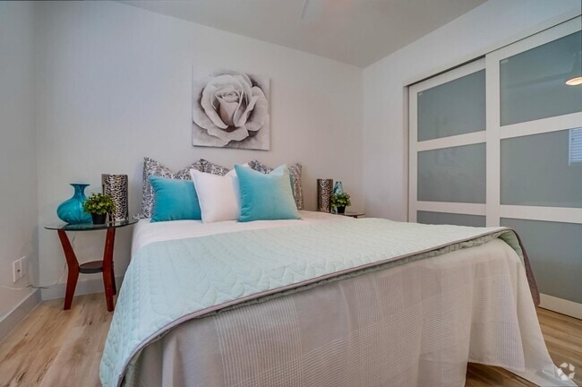 Building Photo - Spacious -2bd/1ba -$2,050.00 - LBC - Parki... Unit 15 Rental
