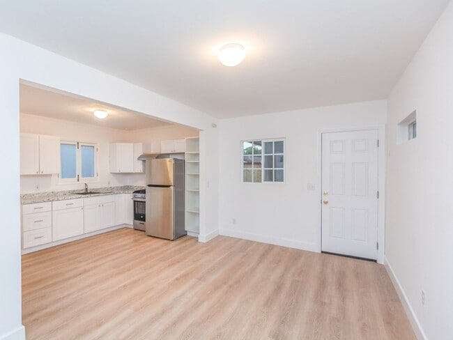 Photo - Freshly Updated Studio in South Park! * All Utilities Included! * Unit Studio